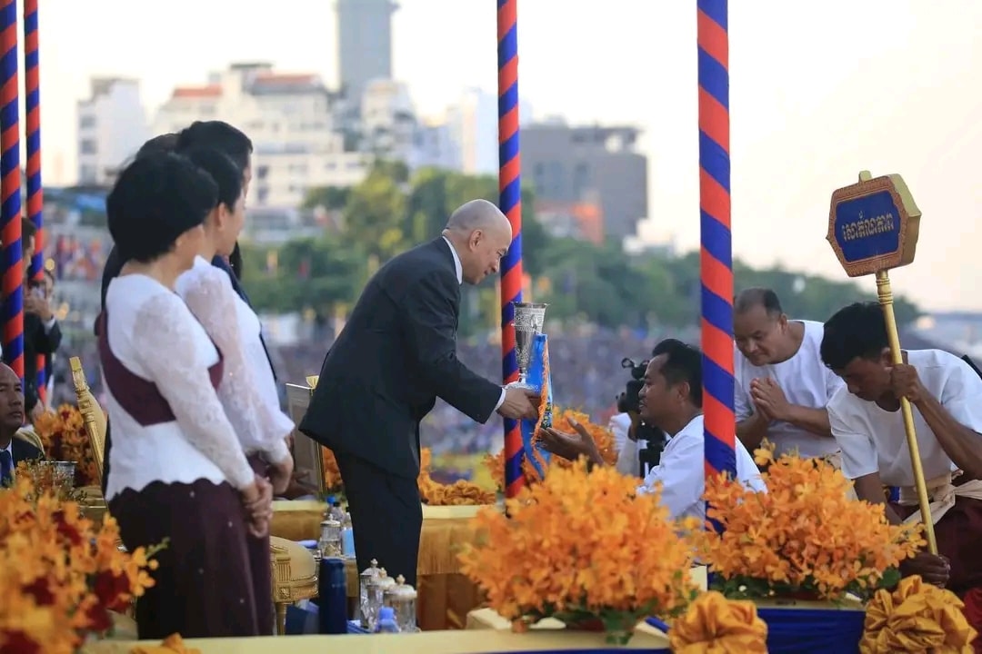 ទូក ង ដែលទទួលបានចំណាត់ថ្នាក់ផែនលេខ១ មាន៥ទូក