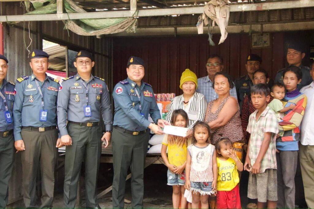 សកម្មភាពមនុស្សធម៌ របស់ លោកឧត្តមសេនីយ៍ត្រី ម៉េង ស្រ៊ុន មេបញ្ជាការកងរាជអាវុធហត្ថខេត្តកំពង់ស្ពឺ